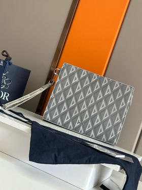 春季特惠💰550 男士手拿包 Oblique 印花2ESCA483 尺寸：27×19.5×6厘米（长×高×宽）