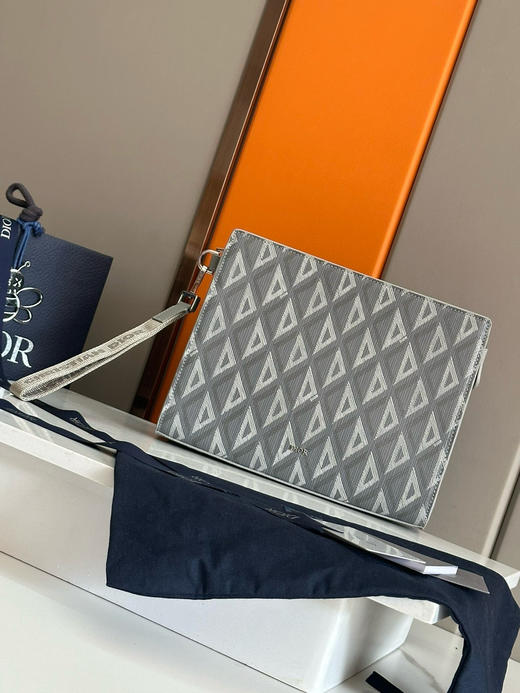 春季特惠💰550 男士手拿包 Oblique 印花2ESCA483 尺寸：27×19.5×6厘米（长×高×宽） 商品图0