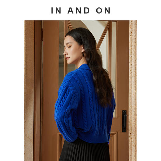 自然宠溺 100%羊毛V领翻领绞花毛衣 商品图5