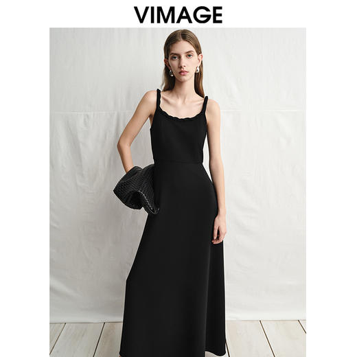 VIMAGE纬漫纪时尚露背基础款简约宽吊带黑色礼服连衣裙2025春季新款V2377905 商品图1