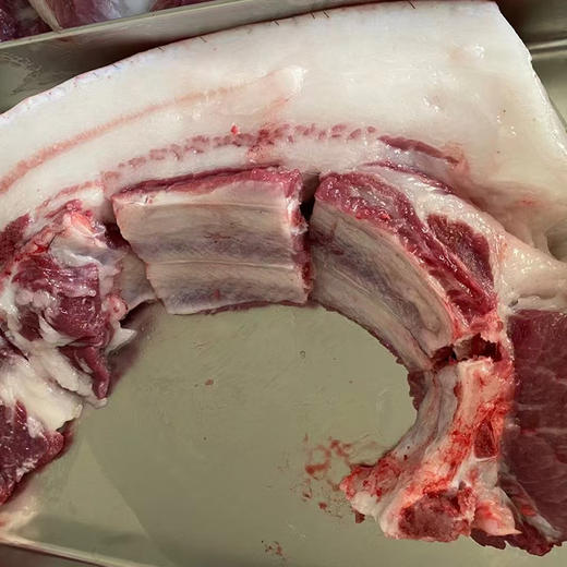 小时候的猪肉香【贵州农家跑山土猪肉】农家猪生长速度较慢，其肉质更加紧实、口感更有弹性，烹饪后的口感更加香浓。 商品图6