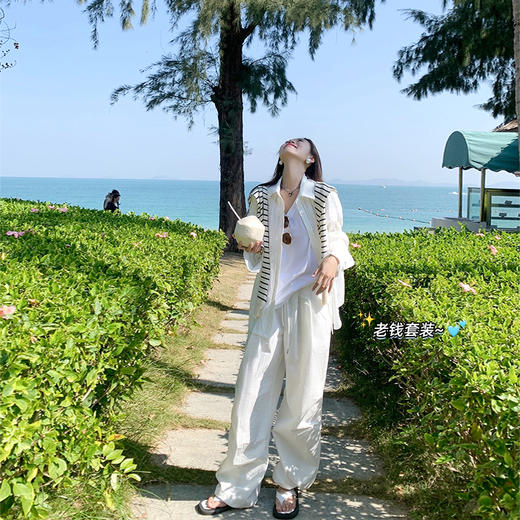 <曾小咸推荐>白色防晒衬衫T恤米白色裤子 商品图0
