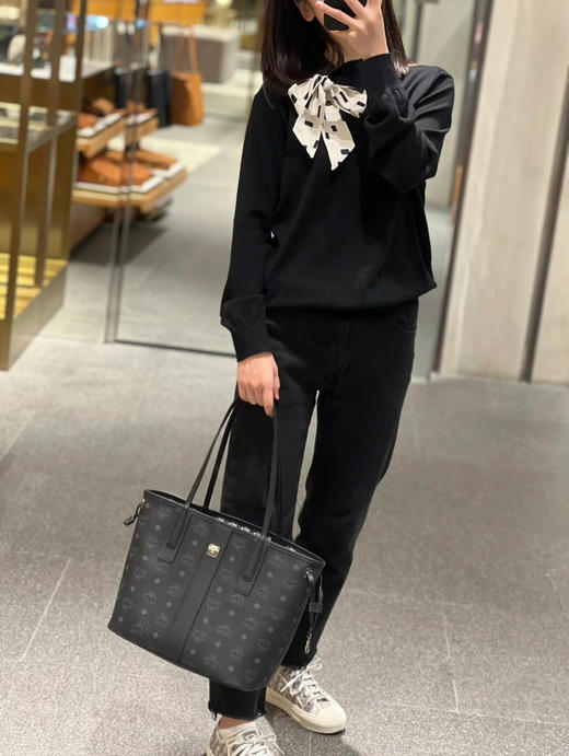 𝗠𝗖𝗠 中号双面购物袋-黑色 商品图3