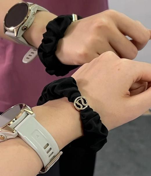 时尚圈的真香新宠lu Uplifting女士带徽标发圈 商品图3