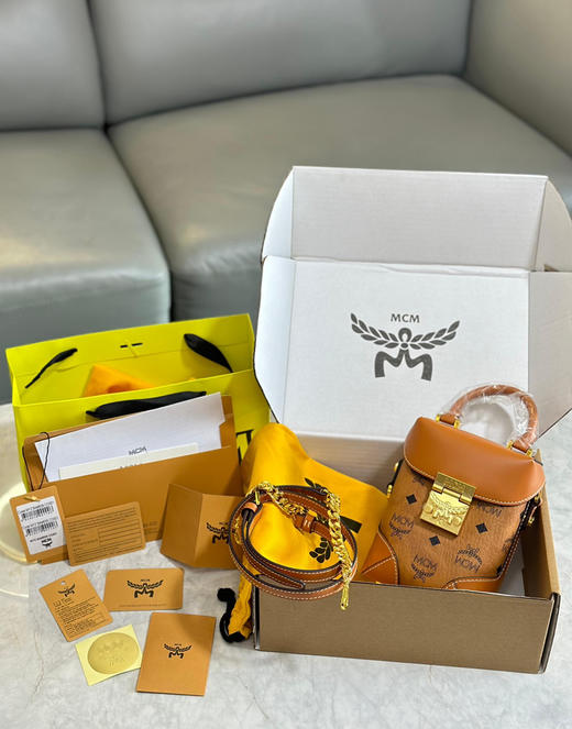 𝐌𝐂𝐌 𝐒𝐨𝐟𝐭 𝐁𝐞𝐫𝐥𝐢𝐧
🍟薯条包单肩手提斜挎包 商品图3