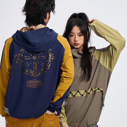 ONIARAI/鬼洗 和谐共处标语图腾撞色防紫外线套头衫 A240013 商品图0