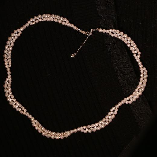 甄珠贝 考验手工师傅经验的一串花瓣项链 ji光淡水珍珠3-5mm 珠宝感的一款，上身很有立体感，特别适合喜欢精致品的姐妹们 商品图4