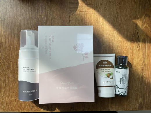 玫瑰主题限定悦人悦己伴手礼：玫瑰花瓣洁面晶 玫瑰果油 150ml玫瑰园鲜活水 50g玫瑰菁纯霜 5片玫瑰花萃面膜 手护组合两件套（椰奶护手霜和茶树手消）：纯原料级鲜活玫瑰香氛主打，还可组合其他心悦组合 商品图2