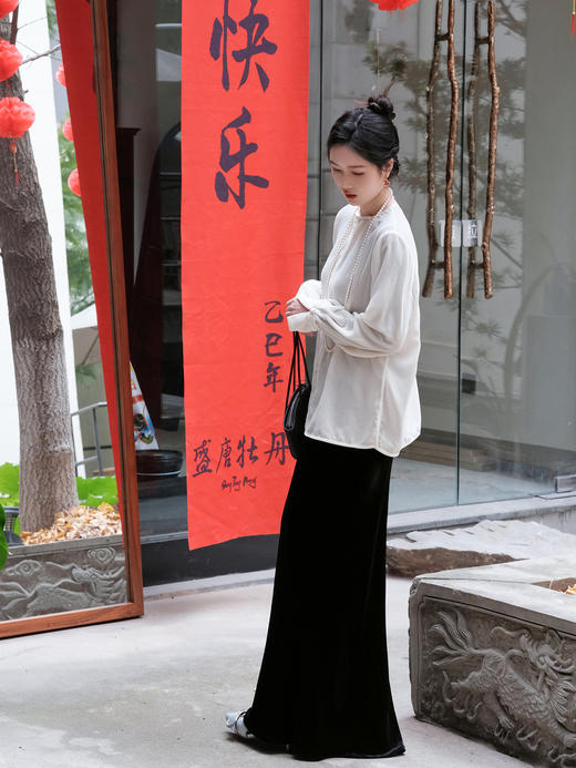 盛唐婧| 新中式真丝丝绒上衣-白色 商品图2