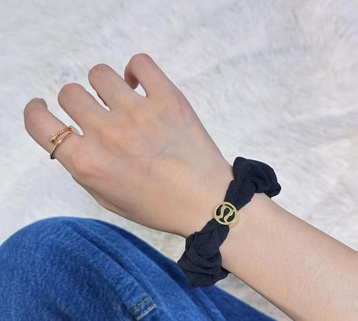 时尚圈的真香新宠lu Uplifting女士带徽标发圈 商品图5