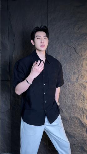 早春新款时尚个性纯色纽扣翻领开衫短袖衬衫简约百搭情侣上衣