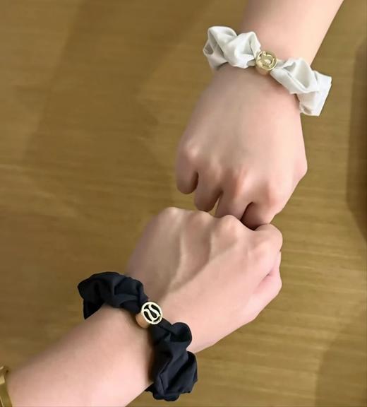 时尚圈的真香新宠lu Uplifting女士带徽标发圈 商品图4