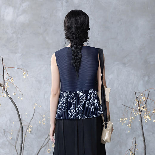 【林栖设计小店】压褶拼接传统印花背心2025春季新品复古肌理感无袖上衣女1951101 商品图2