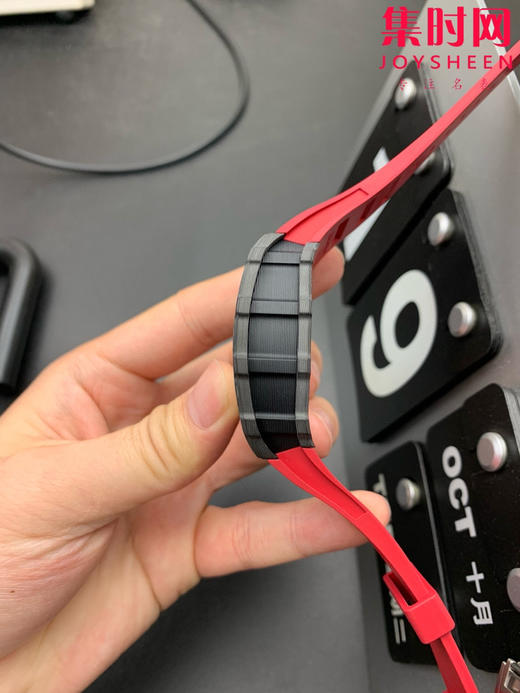 KV理查德米勒RM35-02系列 男士腕表 表壳和底盖釆用高密度进口NTPT碳纤维材料 商品图3