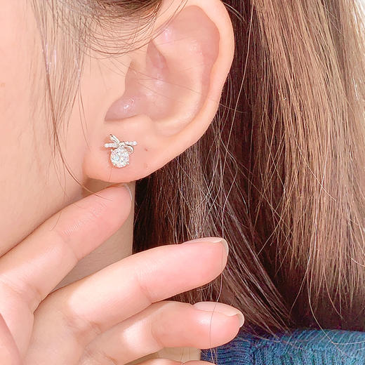 【圣诞蝴蝶结】卡蒂罗/KADER 绚光蝴蝶结耳钉 闪光少女甜美可爱灵动结纯银养耳洞耳饰 心动甜梦满钻爆闪配饰 商品图2
