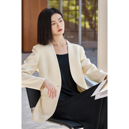 米思阳2026春季新款时尚无领通勤风西装高级感挺阔修身醋酸上衣女 商品图2