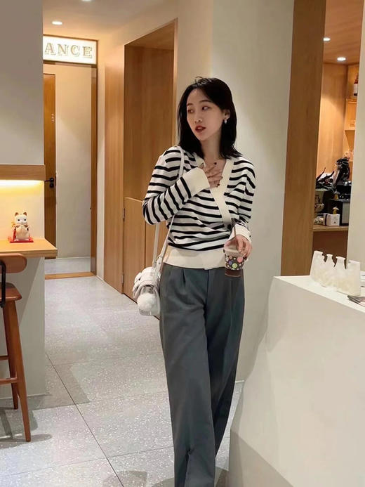 【高品质私服】【ED羊毛羊绒交叠V领条纹开衫】触感柔软细腻，弹性佳，穿着舒适G0751-CC【无标出货 介意慎拍】 商品图1