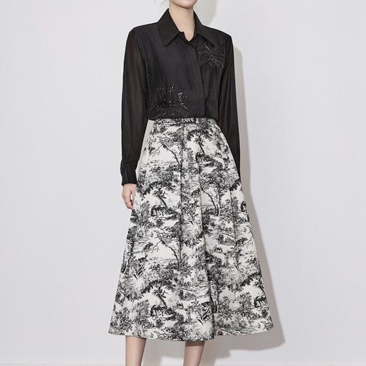 【高货wl】全新升级【铂金会员257/天猫339/差价82】(03909) 洛诗琳2025春季新中式水墨画浮雕提花优雅通勤遮肉半身裙 商品图1