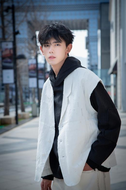 S412471163个性破坏马甲 商品图3