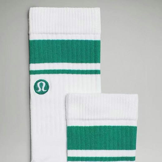 外贸原单正品lululemon休闲运动盒装男袜女袜
精梳棉材质，穿着透气吸湿舒适，给足部足够的舒适度！
帆布鞋，运动鞋，皮鞋等各种风格都能驾驭！
一盒五双，均码35-44。男女同款 商品图9