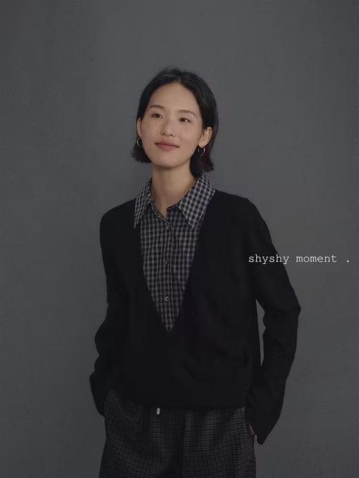 shyshystill/shy202411008/假两件大V领贝壳扣衬衣 商品图0