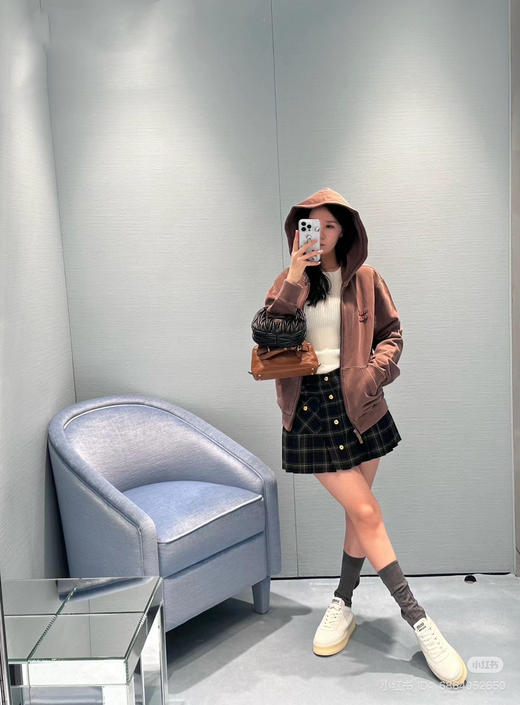 211-6渠道货 miu乌木棕 成衣染 手工绣徽标 作旧拉链 连帽卫衣外套 我穿M很合身如图 商品图5