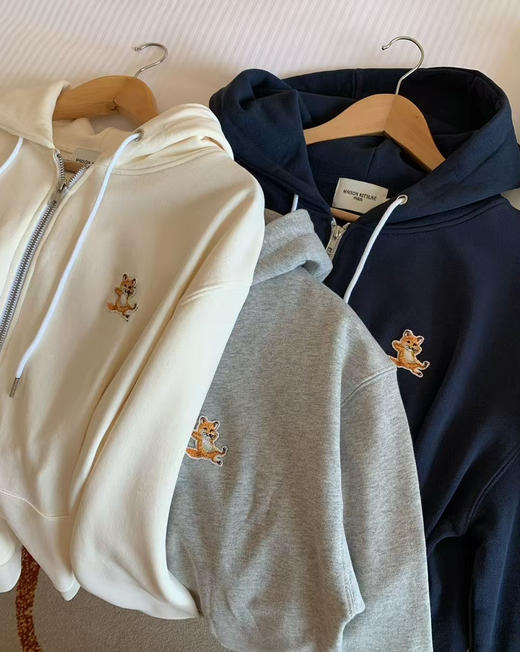 原单正品小狐狸情侣款拉链卫衣开衫 面料质感隔着屏幕都能感受到，四个色。
尺码S-XL 商品图5