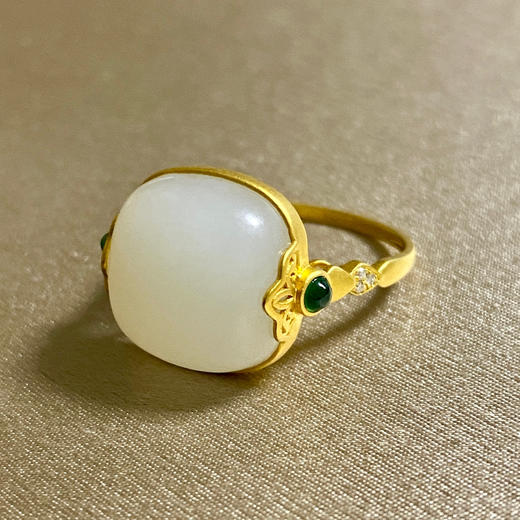 18K古法黄金和田玉俄料（白玉）方糖镶钻戒指/单面方形13*13mm/伴镶翡翠（圈口请备注留言） 商品图0