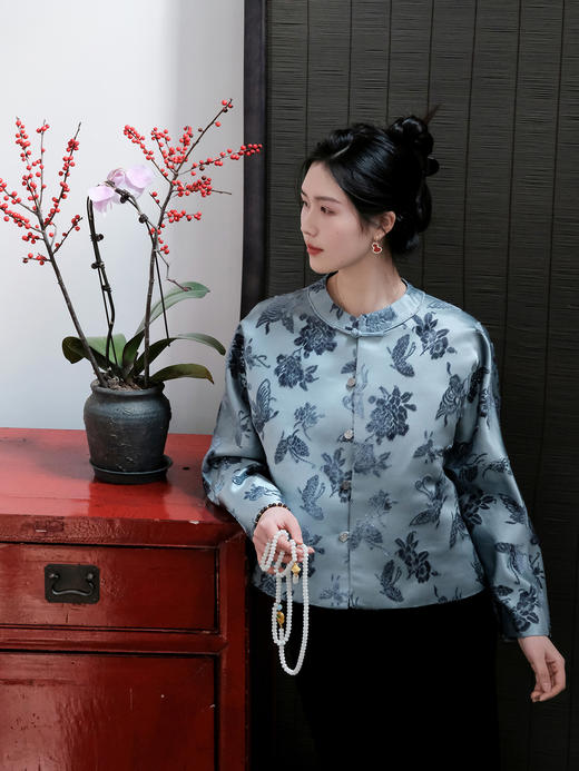 盛唐牡丹| 墨灰色蝶恋花漳缎外套 商品图1