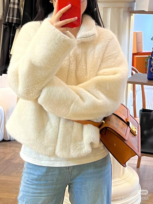 𝐌𝐂𝐌斜挎肩带翻盖包 达芙妮 中号 商品图1