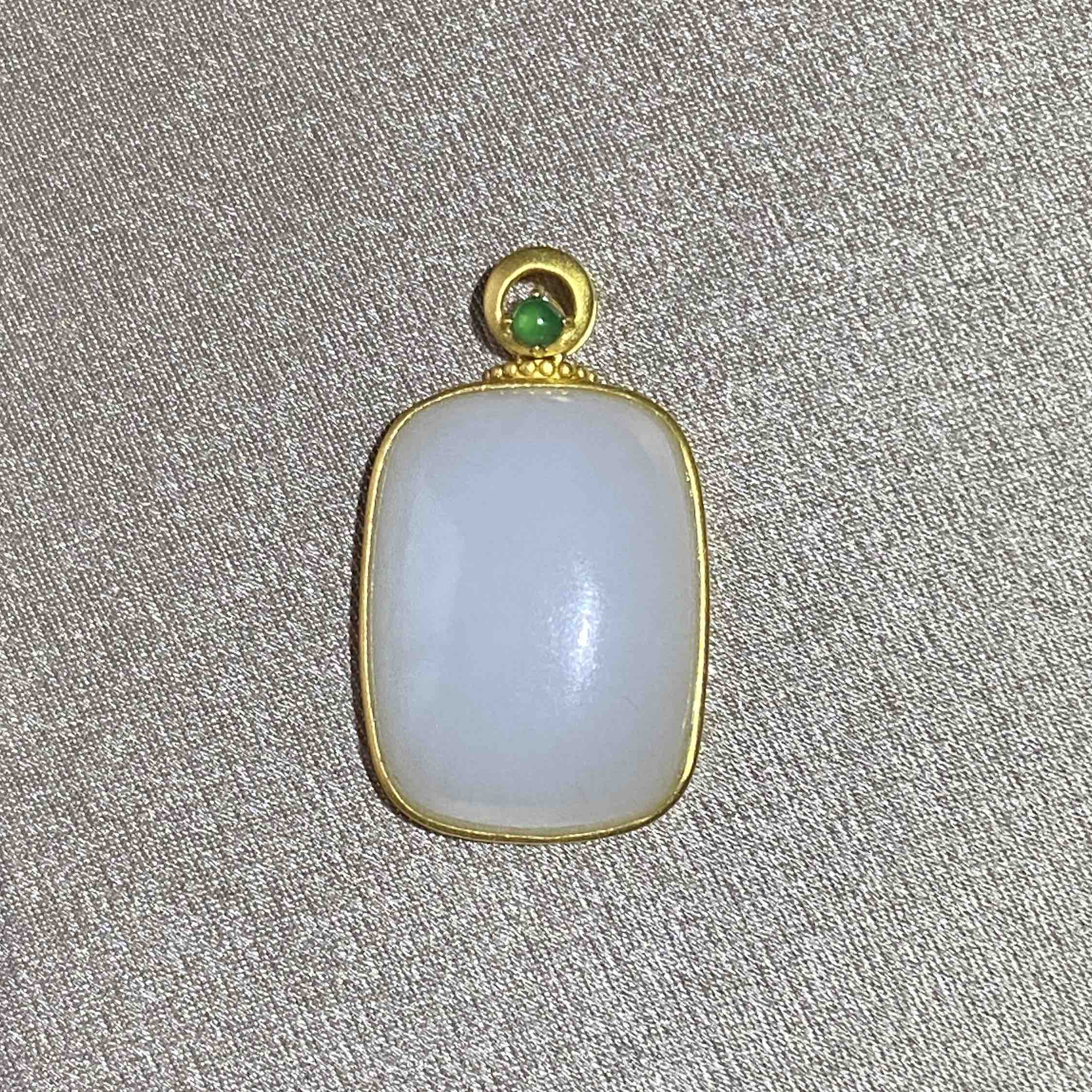 18K古法黄金和田玉（白玉）吊坠--无事牌/方牌15*20mm/配镶翡翠