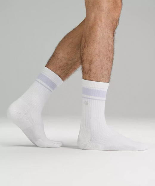 外贸原单正品lululemon休闲运动盒装男袜女袜
精梳棉材质，穿着透气吸湿舒适，给足部足够的舒适度！
帆布鞋，运动鞋，皮鞋等各种风格都能驾驭！
一盒五双，均码35-44。男女同款 商品图10