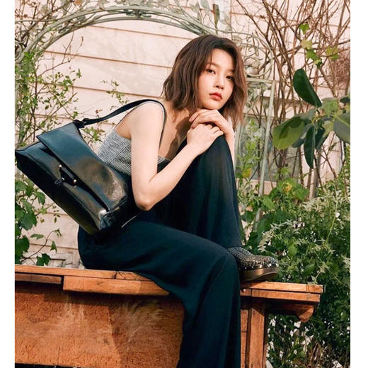 出口韩国！2025小众设计崔秀英腋下包大号油蜡牛皮通勤邮差包单肩女包包！ 商品图1