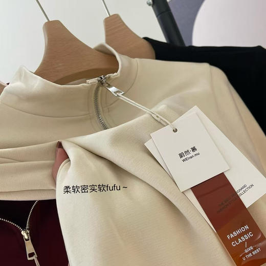 正品蔚然·慕立领半拉链羊毛上衣，超级显瘦

材质：1.4%羊毛➕3.3%桑蚕丝
聚酯纤维70.9%粘纤8.2%
氨纶16.2%

三个色。 商品图8