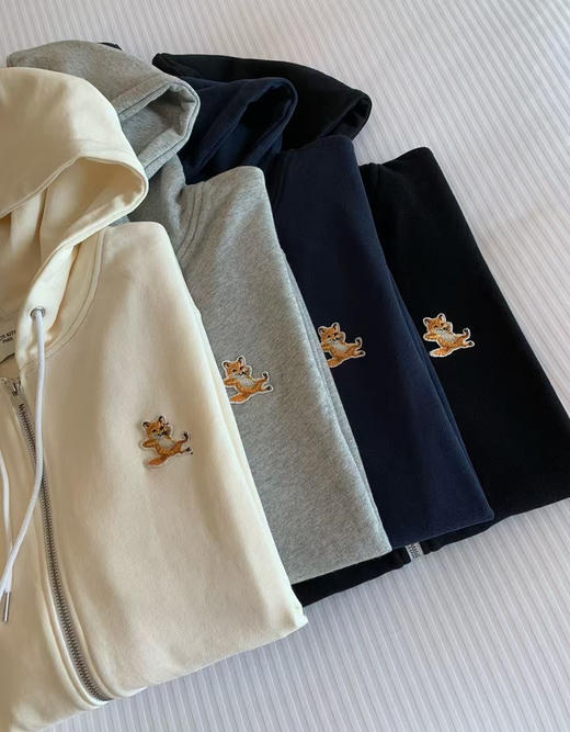 原单正品小狐狸情侣款拉链卫衣开衫 面料质感隔着屏幕都能感受到，四个色。
尺码S-XL 商品图3