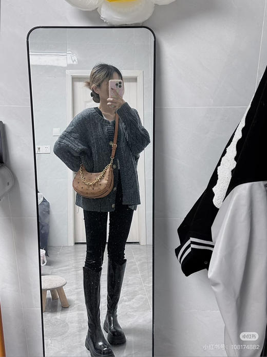 𝗠𝗖𝗠 𝗔𝗿𝗲𝗻 𝗛𝗼𝗯𝗼月亮包
🌙小号半月包腋下斜挎包 商品图2