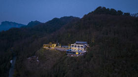 【青城山#527号院】11房私汤小院，单房预定，全屋地暖、K歌烧烤，青城伴山而建的山崖美宿~yjr