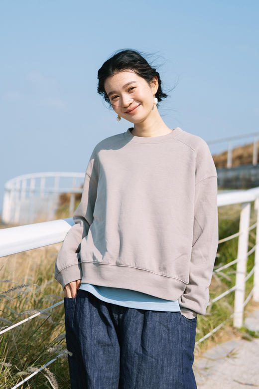 绽放旅行女装063朵/纯棉经典廓形感圆领插肩套头上衣透气休闲卫衣 商品图5