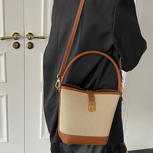 雀说新款包包女斜跨帆布单肩包大容量真皮小众高级感精致水桶包AL810 商品图2