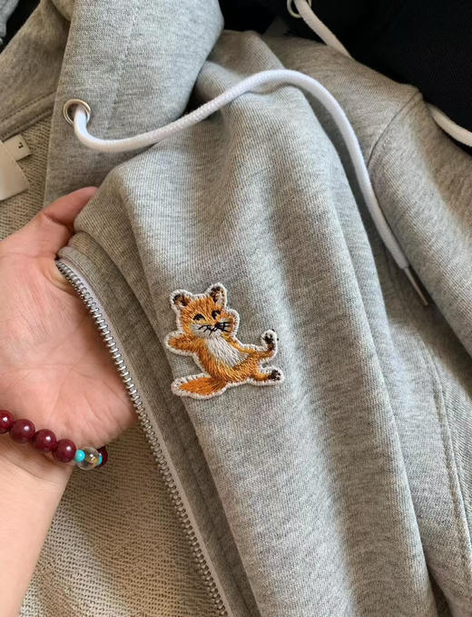 原单正品小狐狸情侣款拉链卫衣开衫 面料质感隔着屏幕都能感受到，四个色。
尺码S-XL 商品图10