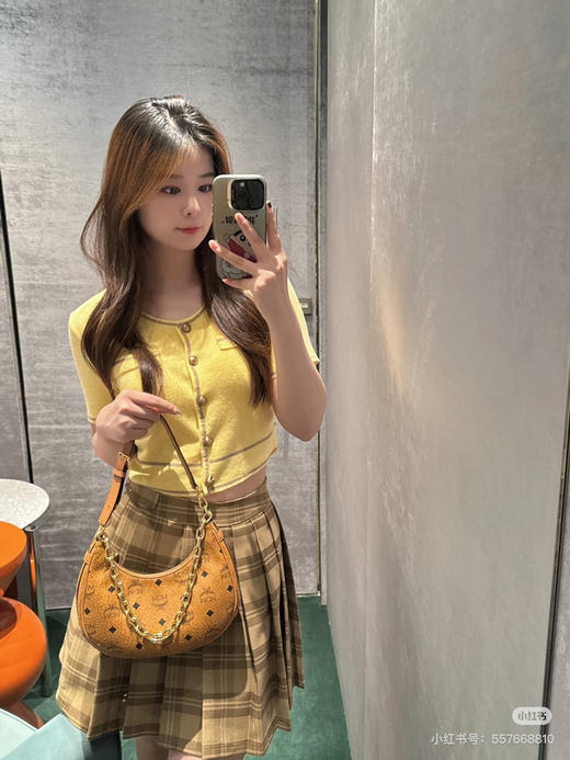 𝗠𝗖𝗠 𝗔𝗿𝗲𝗻 𝗛𝗼𝗯𝗼月亮包
🌙小号半月包腋下斜挎包 商品图7