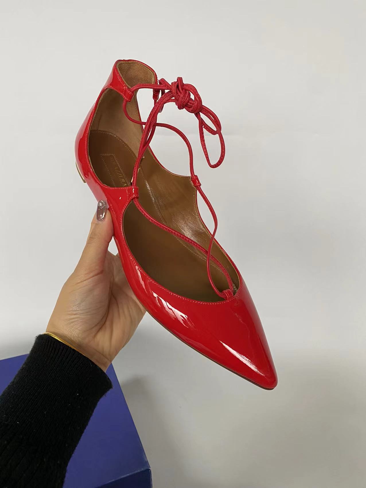 内购 AQUAZZURA经典款Christy系列漆皮绑带平底尖头凉鞋，红色