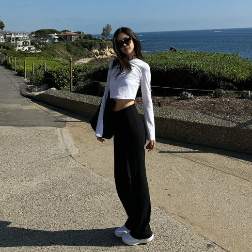 ROMI STUDIO“轻盈裸感”高弹亲肤运动休闲短款长袖T恤 RW24ASZ0452 商品图1