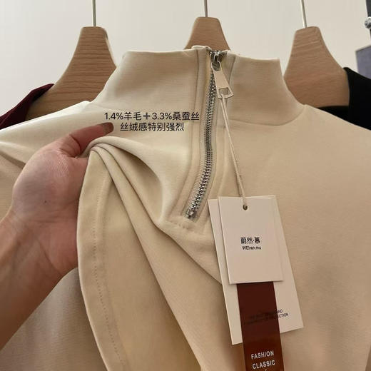 正品蔚然·慕立领半拉链羊毛上衣，超级显瘦

材质：1.4%羊毛➕3.3%桑蚕丝
聚酯纤维70.9%粘纤8.2%
氨纶16.2%

三个色。 商品图7