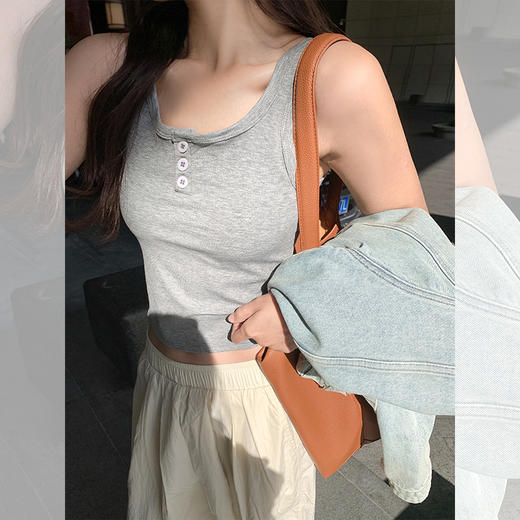 <曾小咸推荐>修身显瘦3色领口系扣短款背心 商品图0