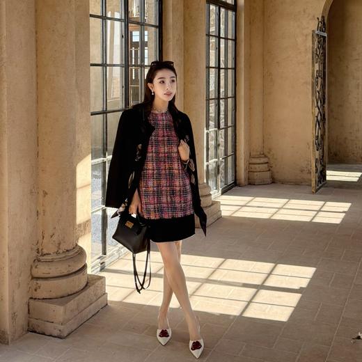 PIANAI冷小姐# 经典与创意的时尚融合 可拆卸缠绕式印花丝巾黑色羊毛小香外套 商品图1