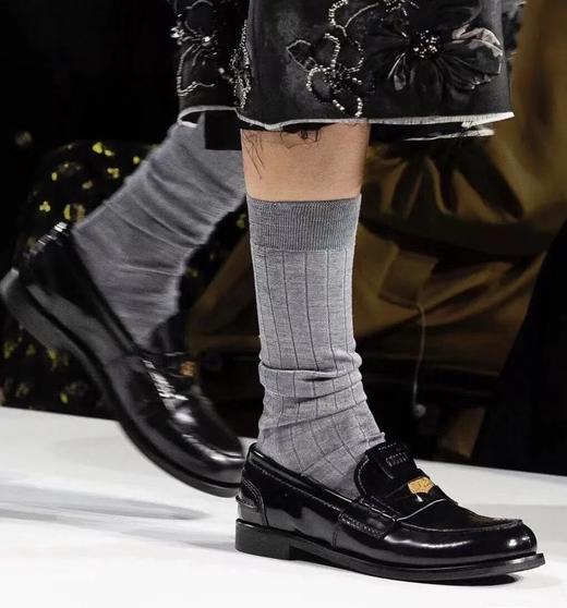 年度必入  买手店  缪小姐金币乐福鞋   麂皮棕/黑色开边珠牛皮单鞋 商品图2