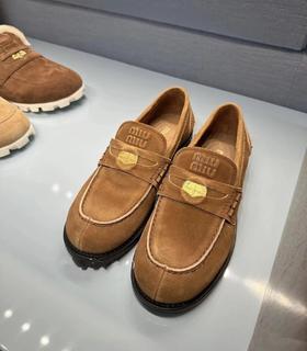 年度必入  买手店  缪小姐金币乐福鞋   麂皮棕/黑色开边珠牛皮单鞋