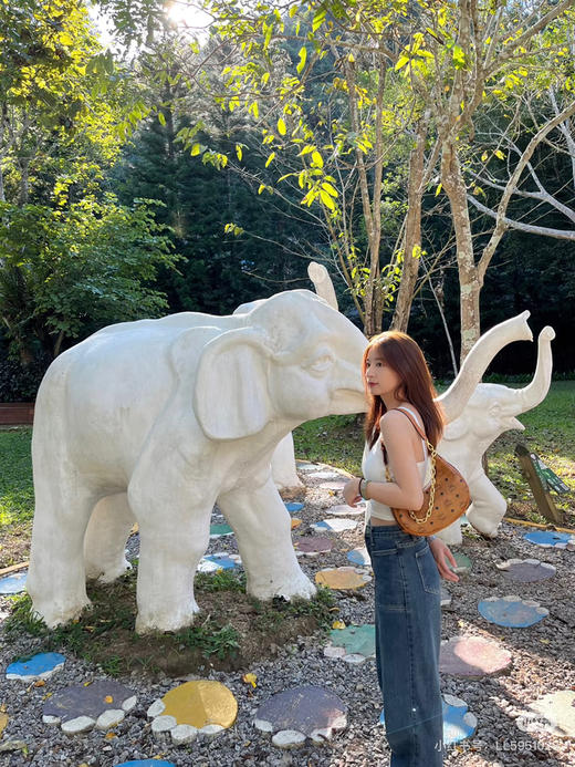 𝗠𝗖𝗠 𝗔𝗿𝗲𝗻 𝗛𝗼𝗯𝗼月亮包
🌙小号半月包腋下斜挎包 商品图4