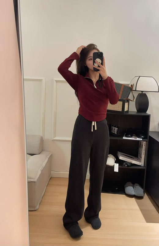 正品蔚然·慕立领半拉链羊毛上衣，超级显瘦

材质：1.4%羊毛➕3.3%桑蚕丝
聚酯纤维70.9%粘纤8.2%
氨纶16.2%

三个色。 商品图12